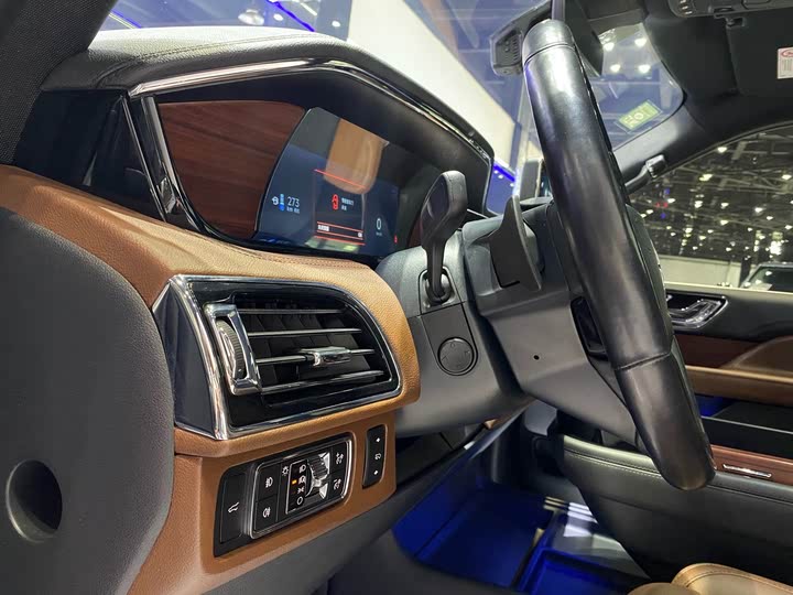 Фото 9 - Lincoln Navigator