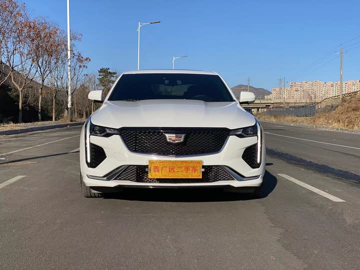 Фото 1 - Cadillac CT4