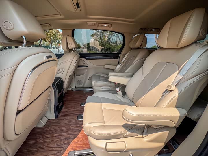 Фото 7 - Buick GL8 ES