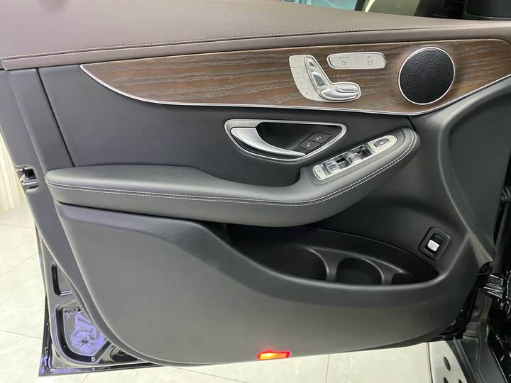 Фото 10 - Mercedes-Benz GLC-Class