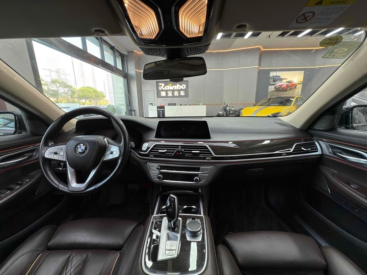 Фото 11 - BMW 7 Series