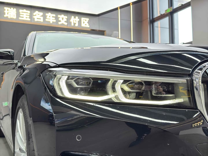 Фото 3 - BMW 7 Series