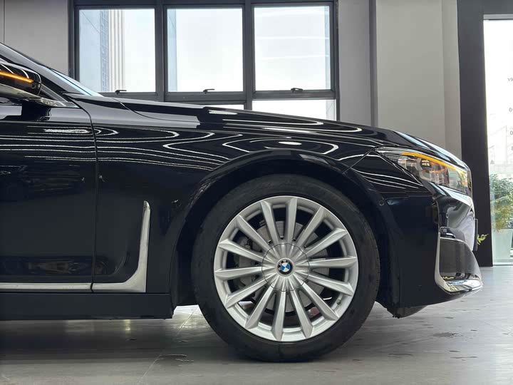 Фото 5 - BMW 7 Series