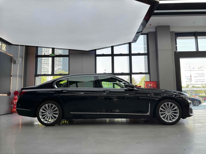 Фото 6 - BMW 7 Series