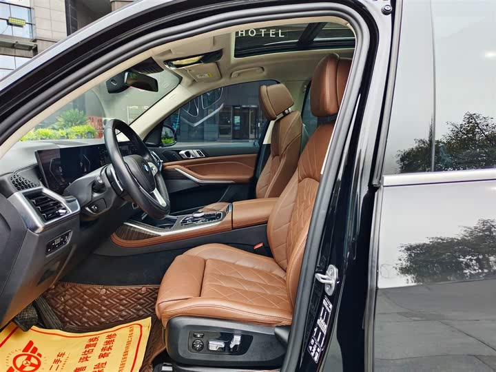 Фото 10 - BMW X7