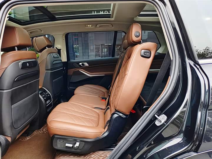 Фото 15 - BMW X7