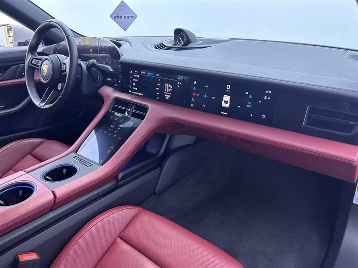 Фото 10 - Porsche Taycan