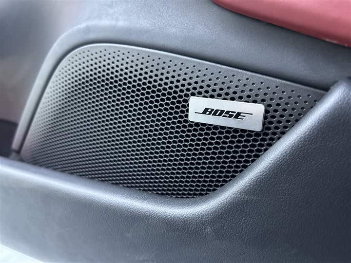 Фото 22 - Porsche Taycan