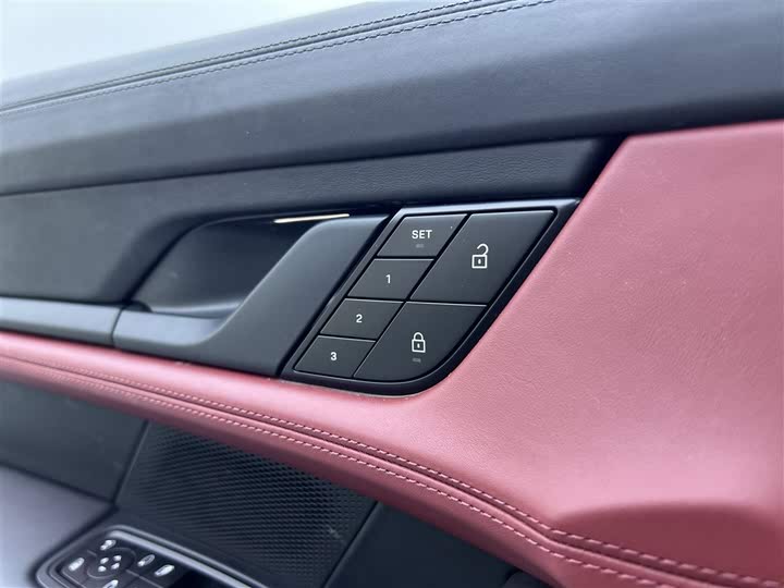 Фото 23 - Porsche Taycan