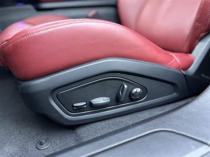 Фото 25 - Porsche Taycan