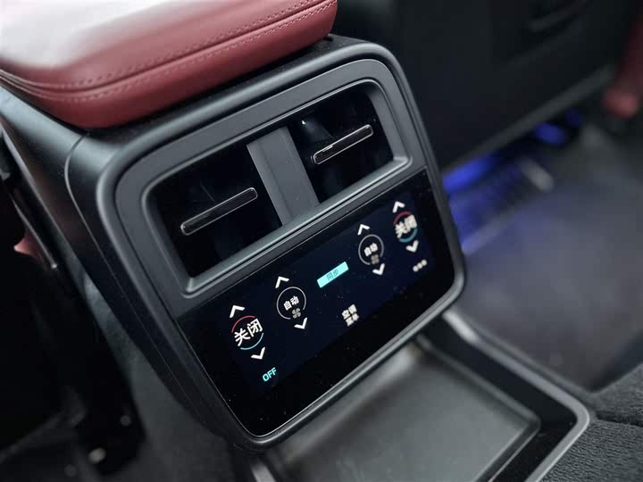 Фото 26 - Porsche Taycan