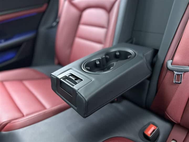 Фото 27 - Porsche Taycan