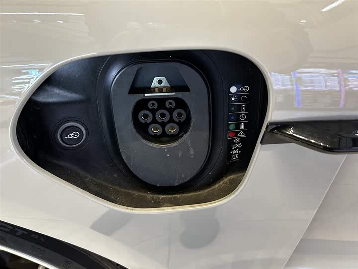 Фото 28 - Porsche Taycan