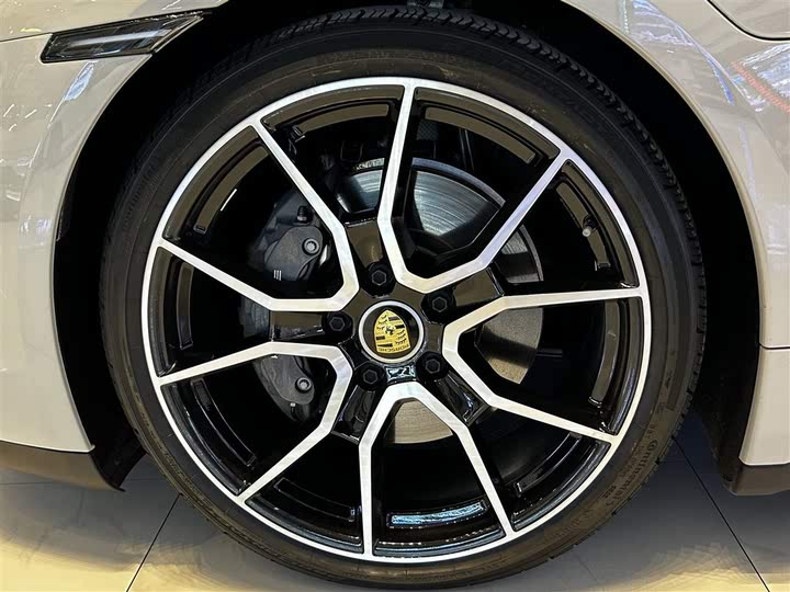 Фото 29 - Porsche Taycan