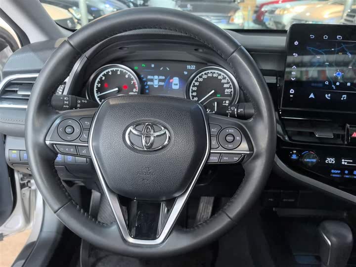 Фото 11 - Toyota Camry