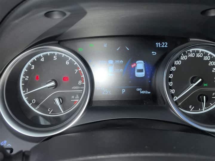 Фото 12 - Toyota Camry