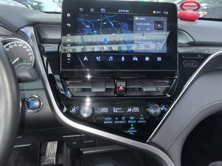 Фото 13 - Toyota Camry