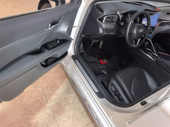 Фото 16 - Toyota Camry