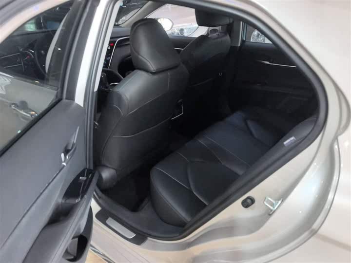 Фото 17 - Toyota Camry