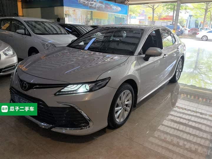 Фото 2 - Toyota Camry