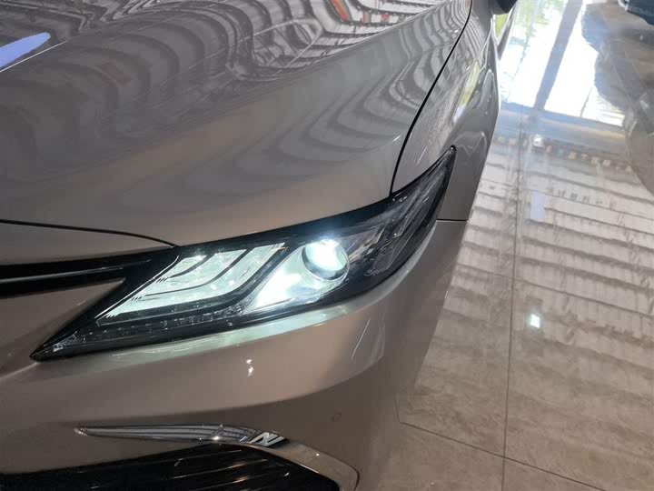 Фото 24 - Toyota Camry