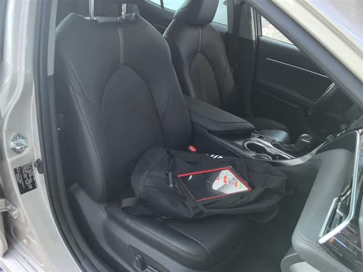 Фото 25 - Toyota Camry