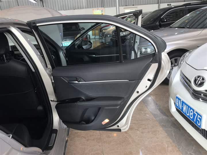 Фото 27 - Toyota Camry