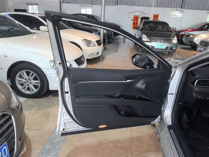 Фото 28 - Toyota Camry