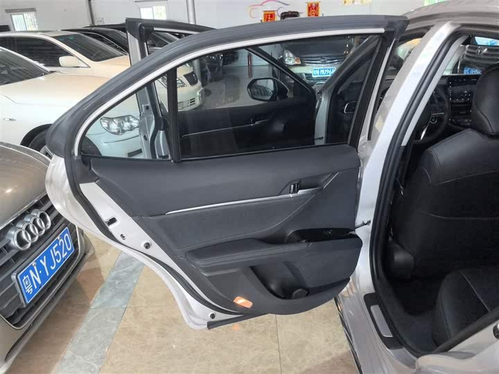 Фото 29 - Toyota Camry