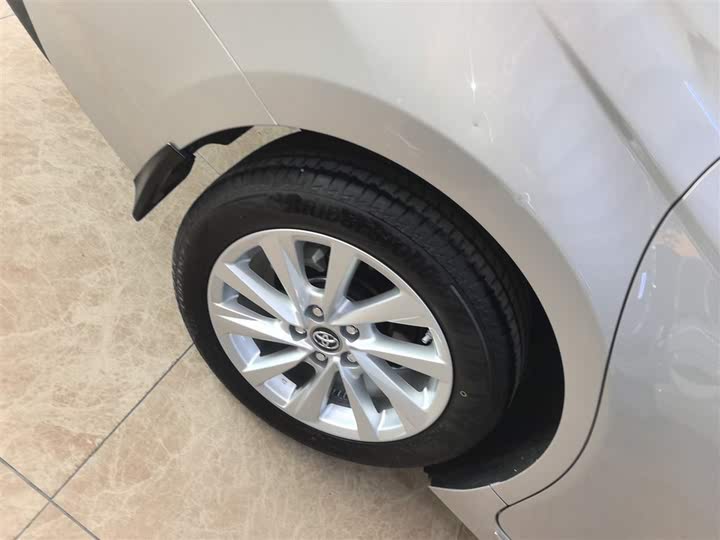 Фото 30 - Toyota Camry