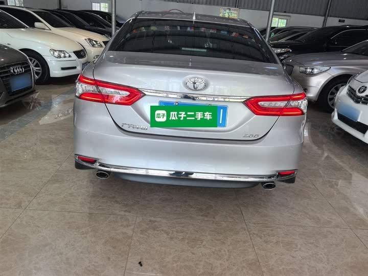 Фото 6 - Toyota Camry