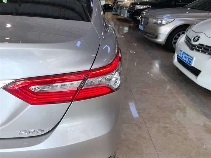 Фото 8 - Toyota Camry