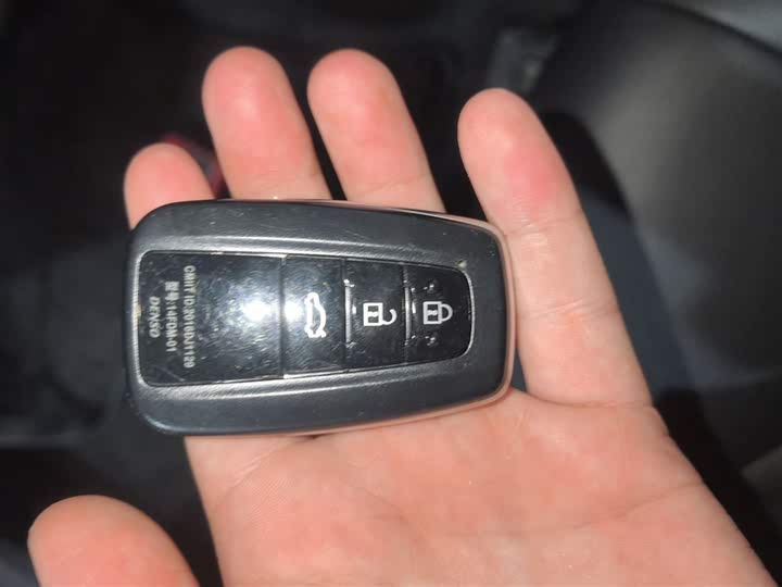 Фото 9 - Toyota Camry