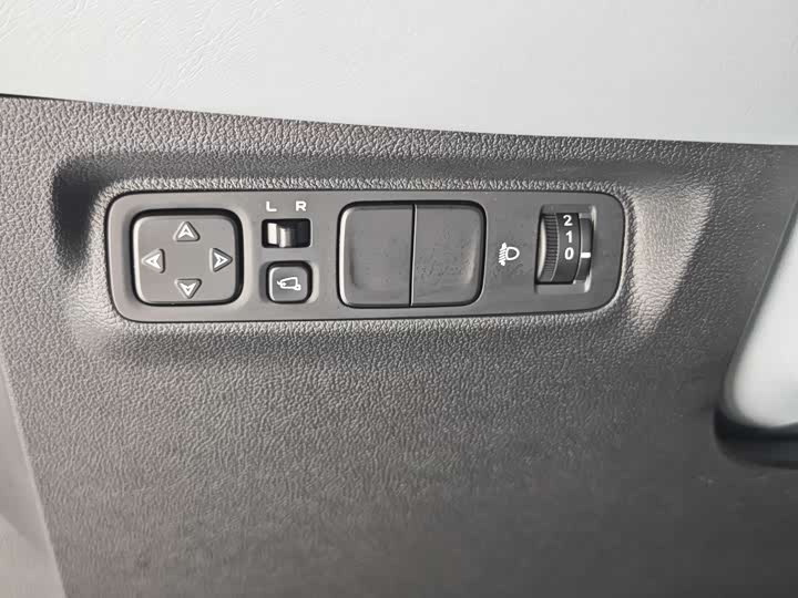 Фото 15 - Changan Raeton Plus