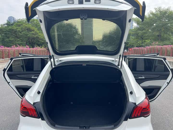 Фото 14 - MG Motor 6