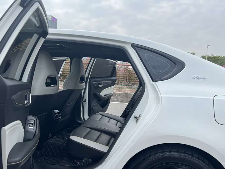 Фото 7 - MG Motor 6