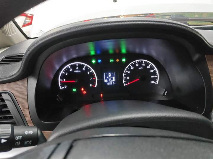 Фото 12 - Dongfeng Forthing Lingzhi M5