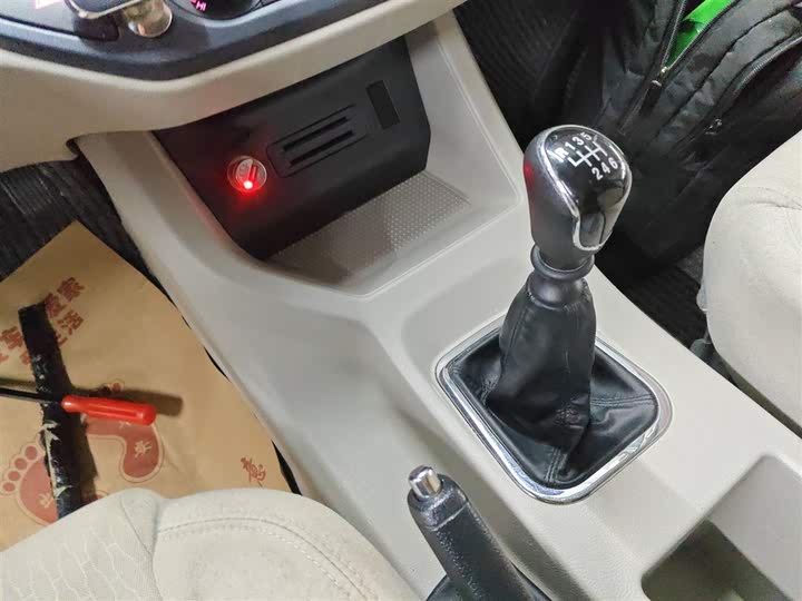 Фото 14 - Dongfeng Forthing Lingzhi M5