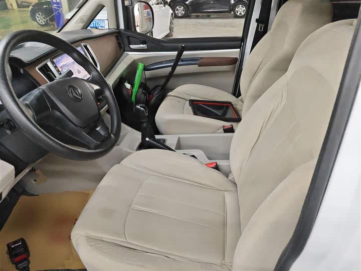 Фото 15 - Dongfeng Forthing Lingzhi M5