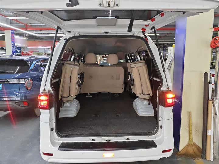 Фото 19 - Dongfeng Forthing Lingzhi M5