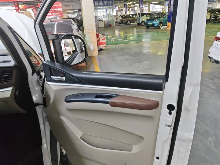 Фото 26 - Dongfeng Forthing Lingzhi M5