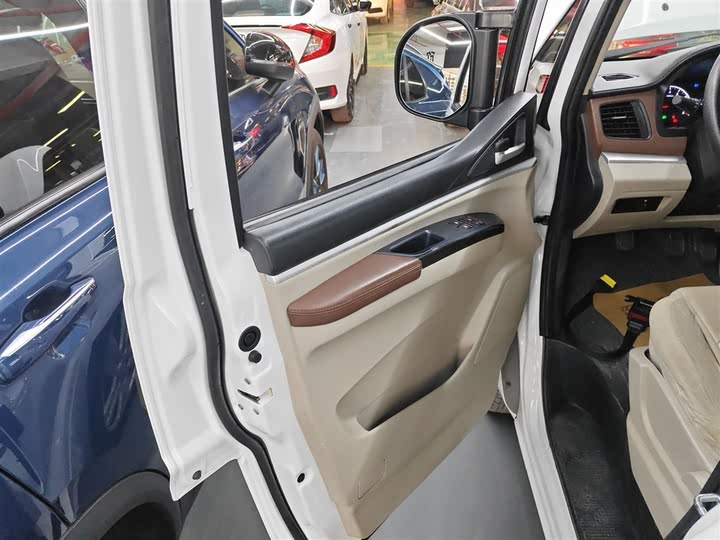 Фото 29 - Dongfeng Forthing Lingzhi M5