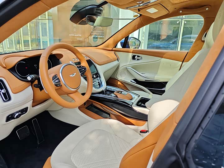 Фото 5 - Aston Martin DBX