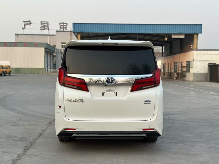 Фото 5 - Toyota Alphard