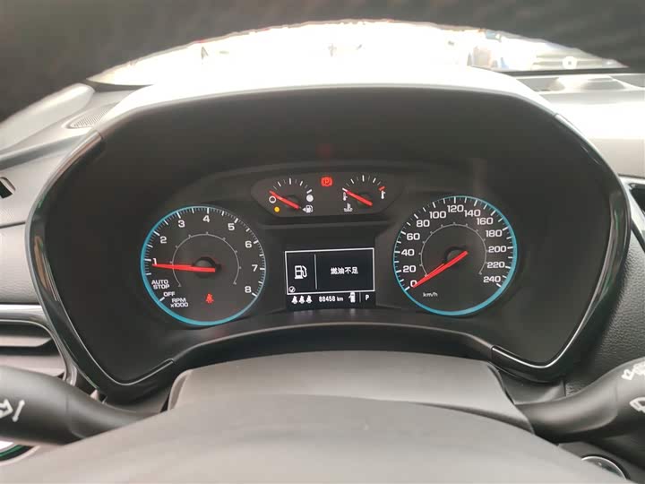 Фото 12 - Chevrolet Equinox