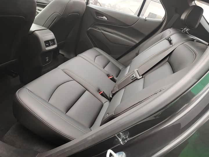 Фото 17 - Chevrolet Equinox