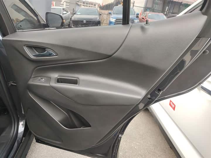 Фото 27 - Chevrolet Equinox