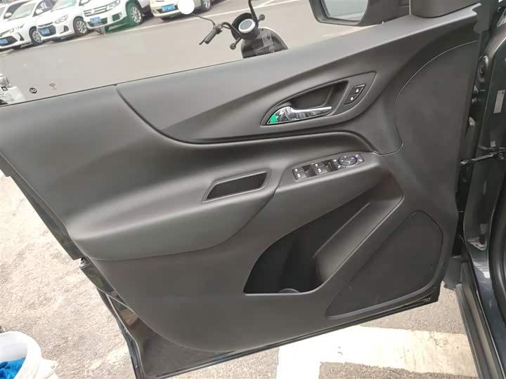 Фото 28 - Chevrolet Equinox