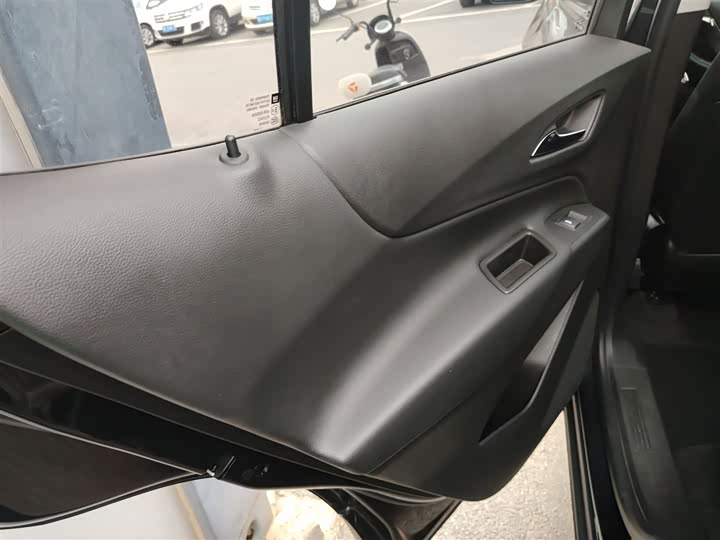 Фото 29 - Chevrolet Equinox