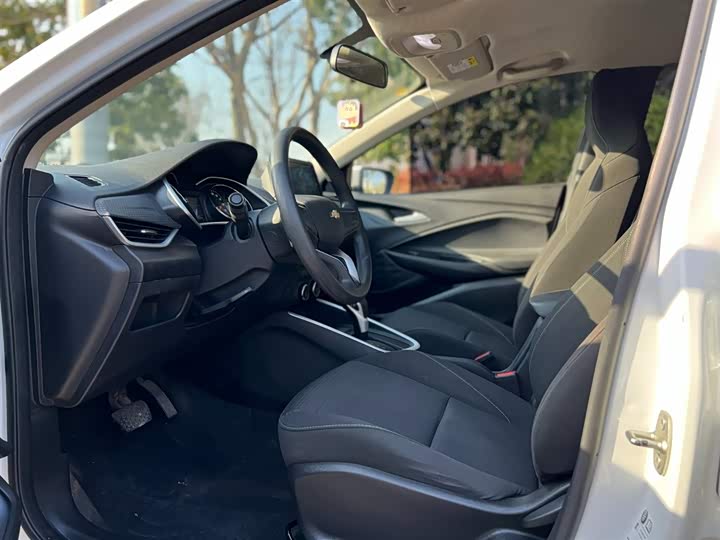 Фото 9 - Chevrolet Onix (Cavalier)